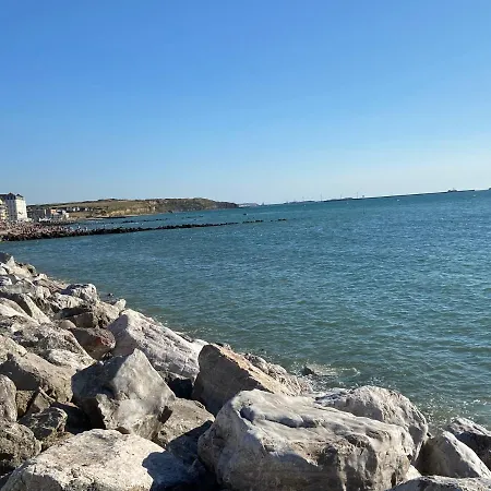 Apartment Le Bon Endroit En Bord De Mer, Vue , Parking Et Wifi *