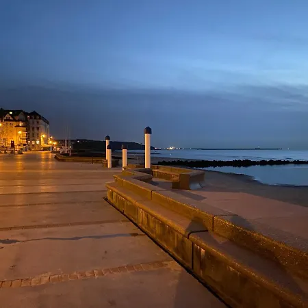 Appartement Le Bon Endroit En Bord De Mer, Vue , Parking Et Wifi *